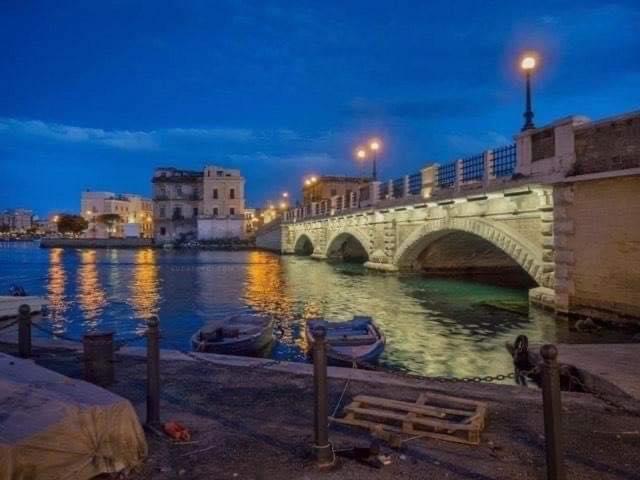 Suite Cavour Luxury Home Taranto Kültér fotó