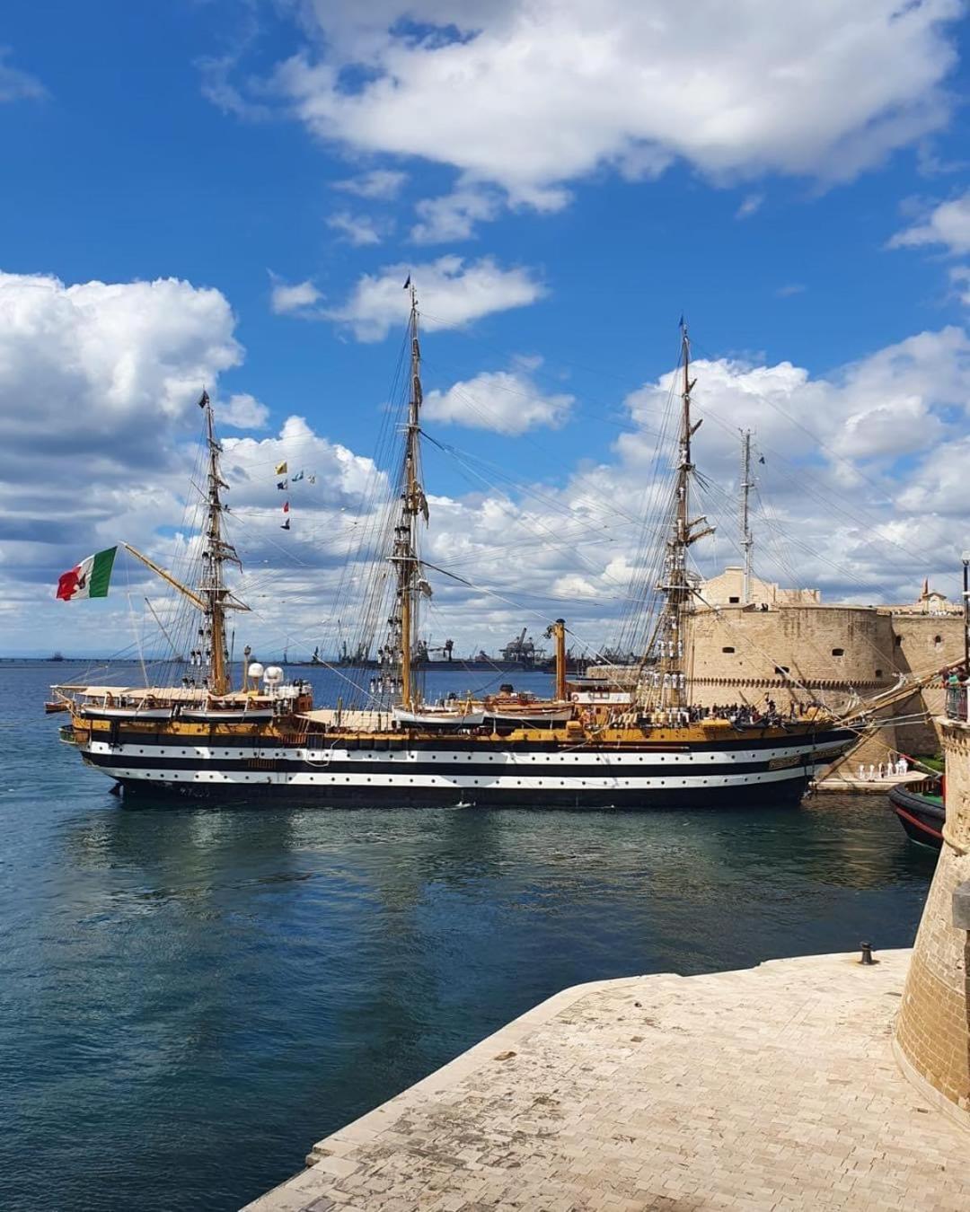Suite Cavour Luxury Home Taranto Kültér fotó